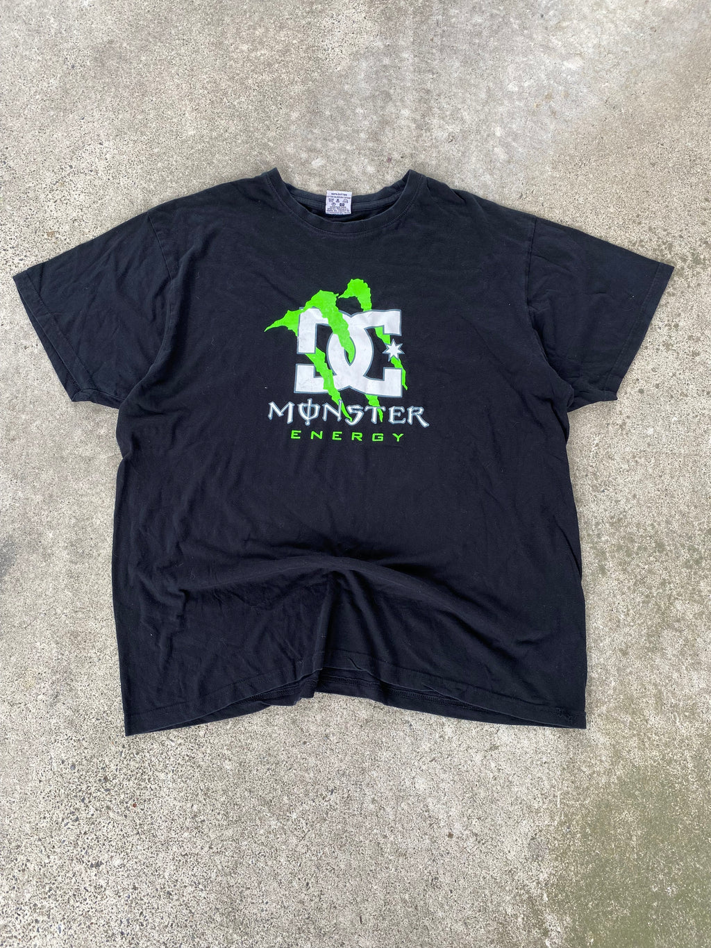 dc x monster tee “L