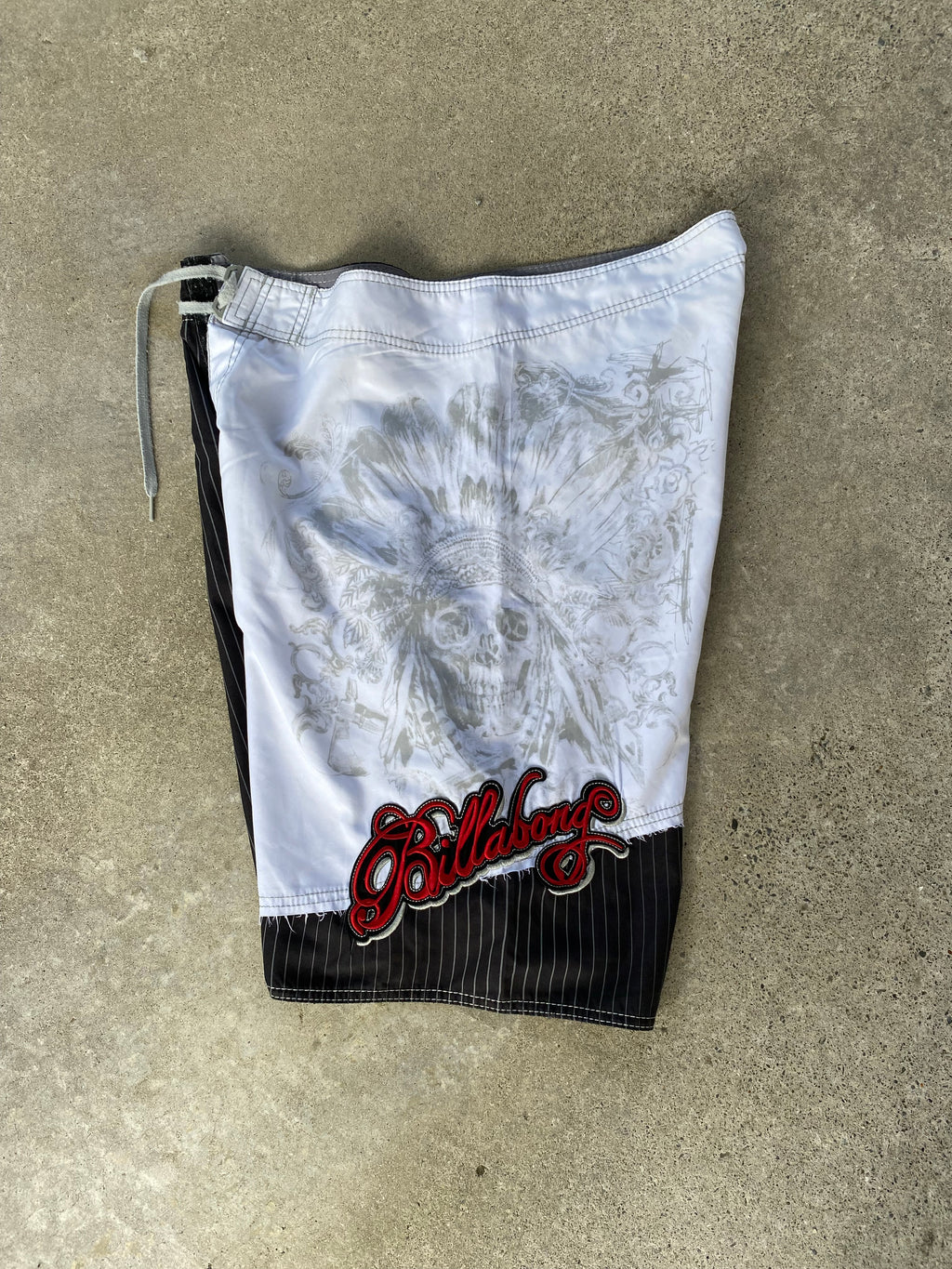billabong skull boardies-36”