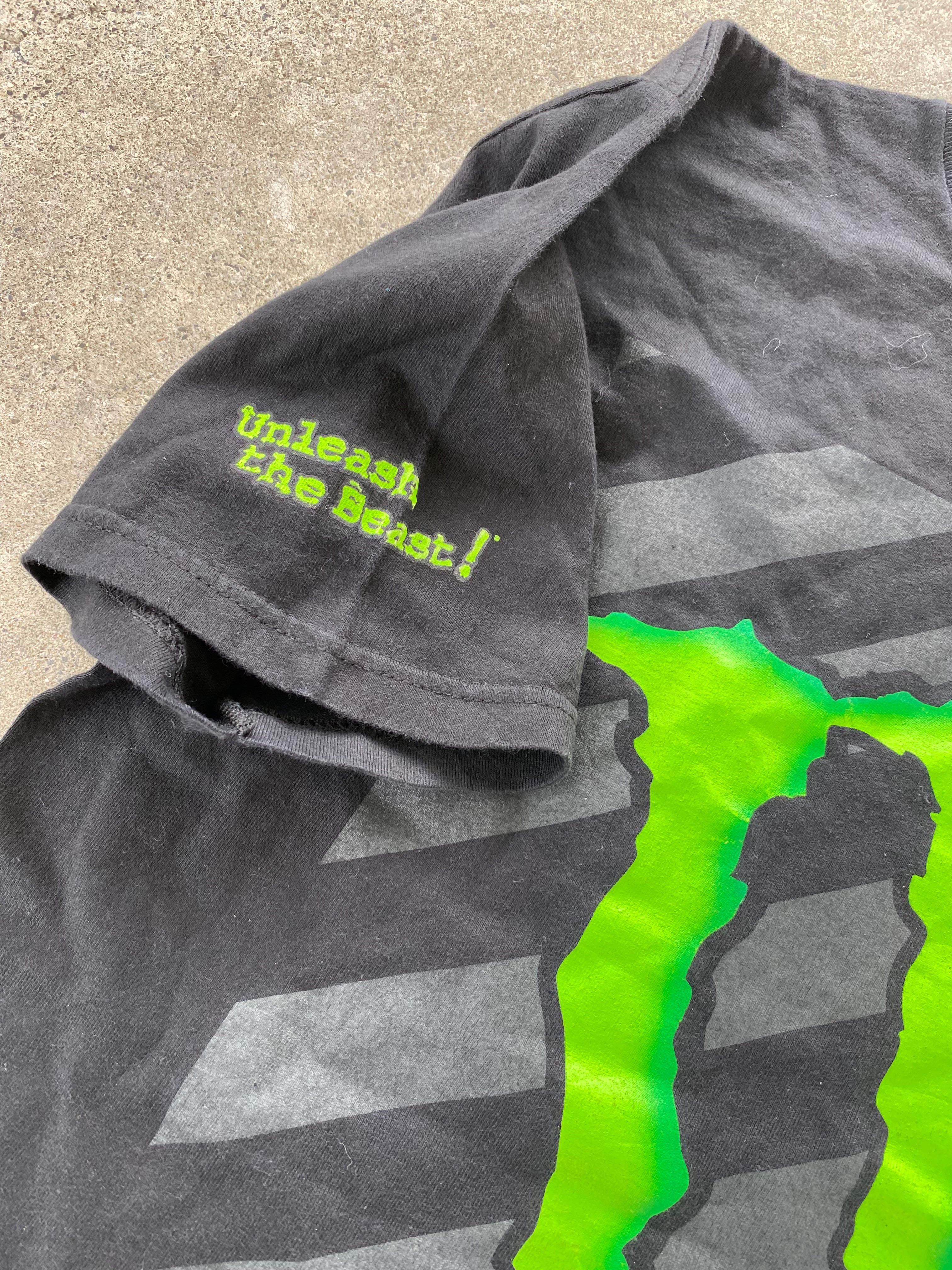 tuff monster tee “M