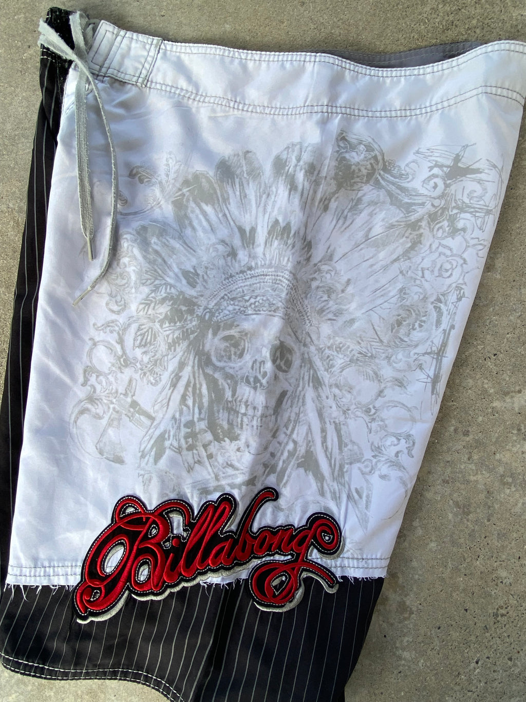 billabong skull boardies-36”