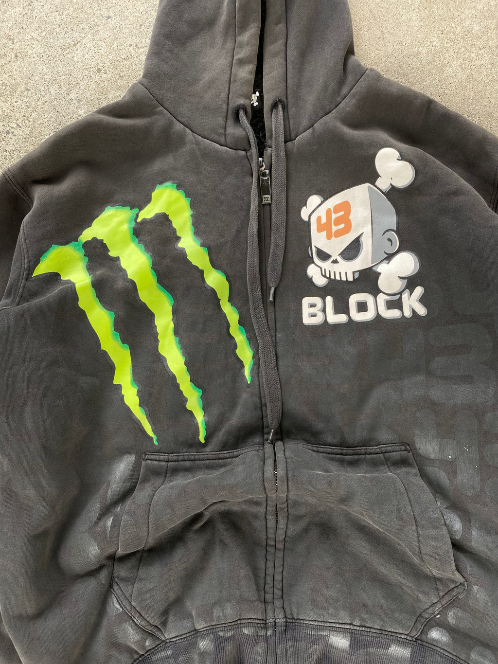 insaanee fur monster x dc zip hoodie “L