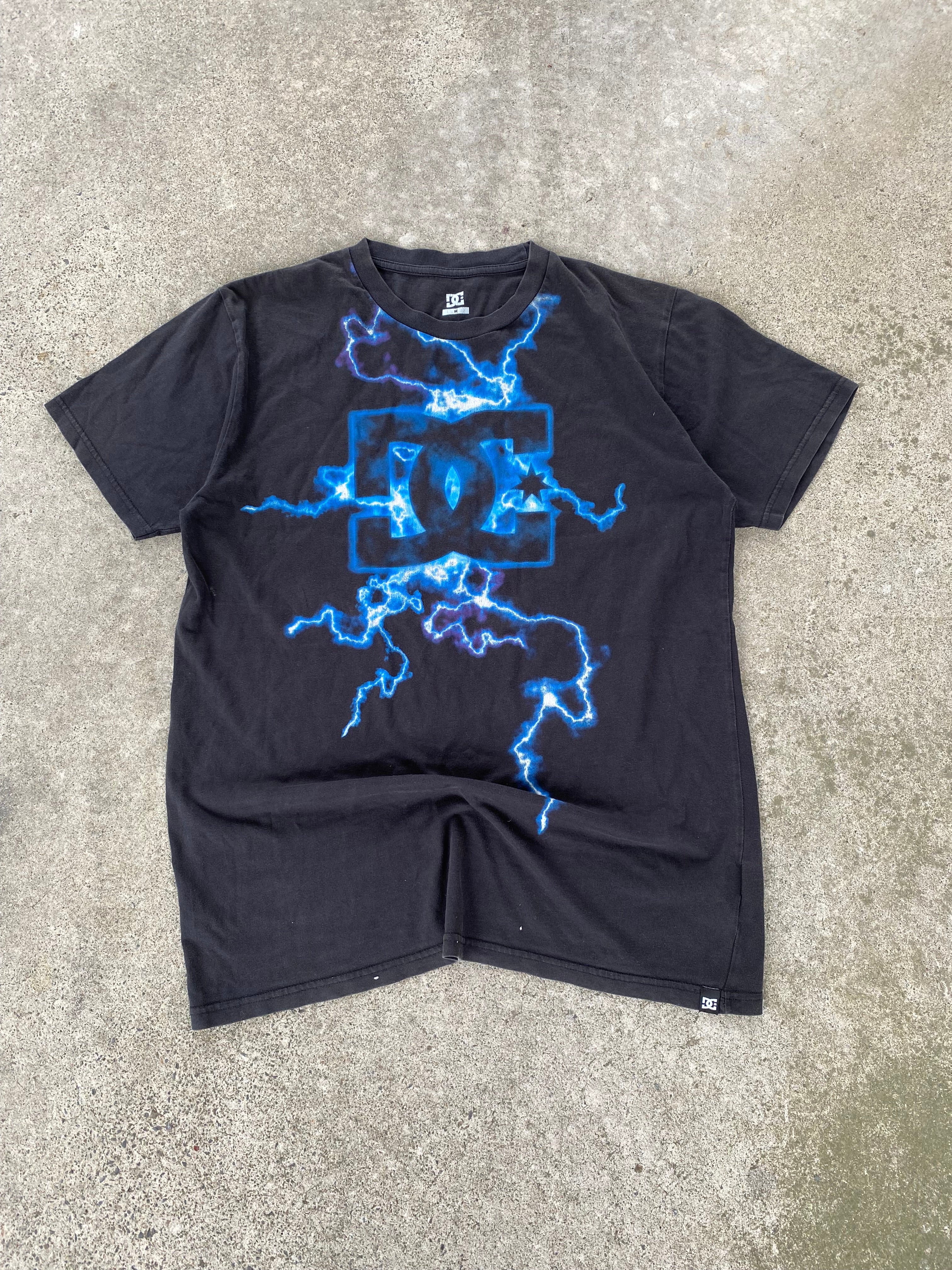 dc tee “M