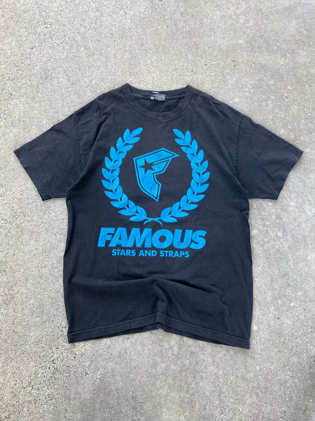 famous tee-L”