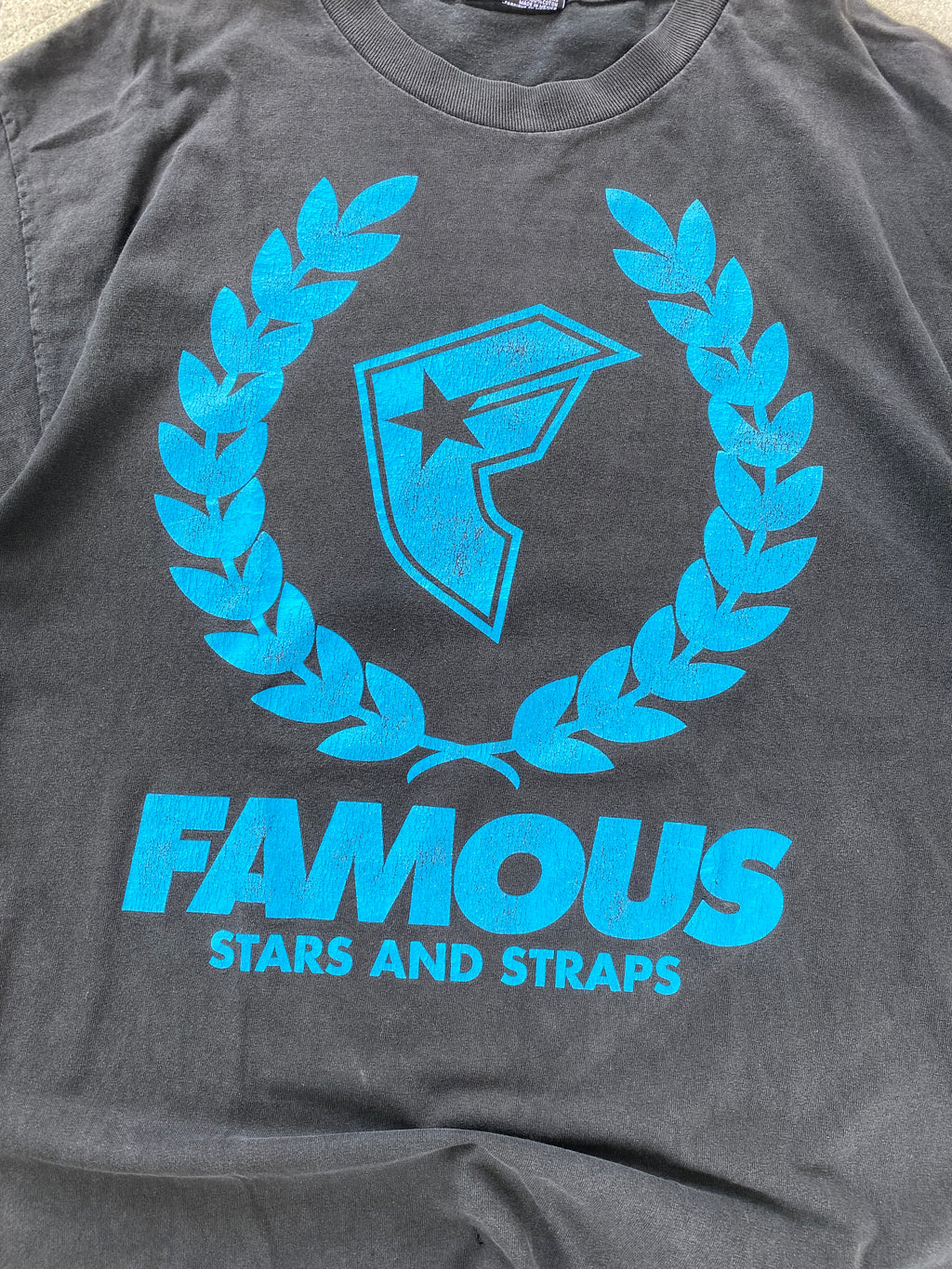 famous tee-L”